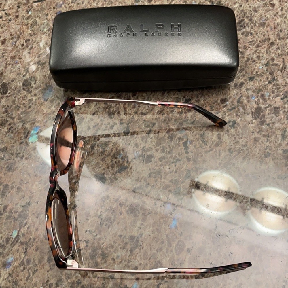 Brown lenses and Tortoise frame - Picture 3 of 9